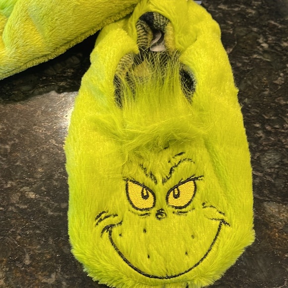 🎄GRINCH🎄NON-SKID SLIP-ON SLIPPERS GREAT GIFT IDEA!! NWT - Picture 7 of 7